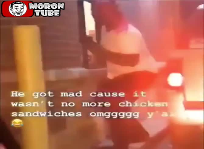 Video :He's losing his mind because his favorite sandwich doesn't have enough chicken